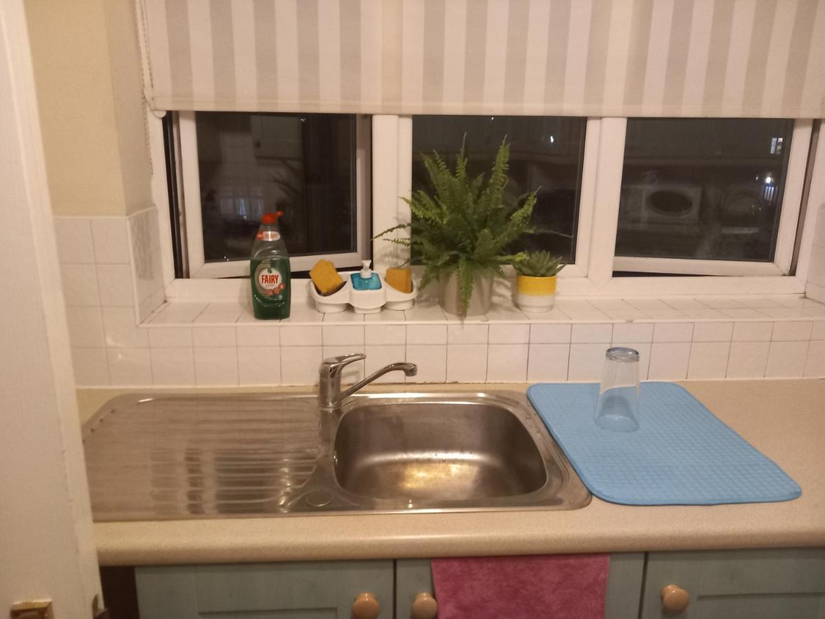 Guest house Lovely Shared 3 Bed Near The Thames *